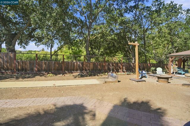 1445 Bassett Dr, Concord, CA 94521