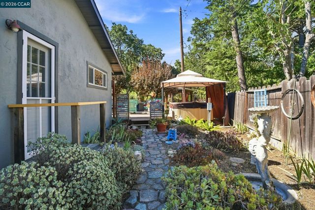 1445 Bassett Dr, Concord, CA 94521