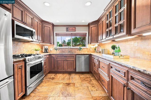 1445 Bassett Dr, Concord, CA 94521