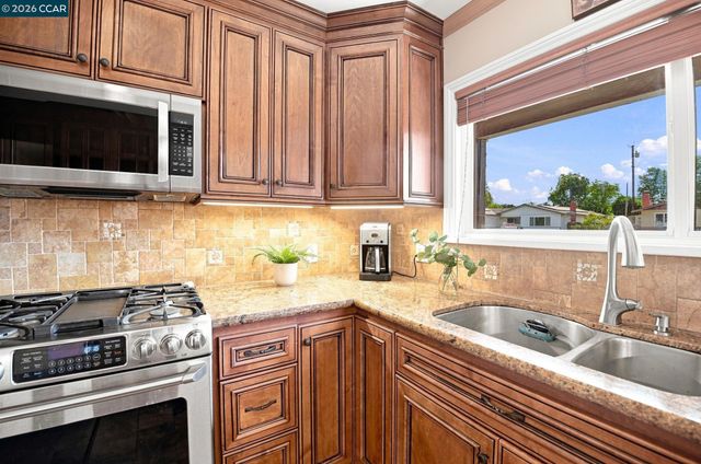1445 Bassett Dr, Concord, CA 94521