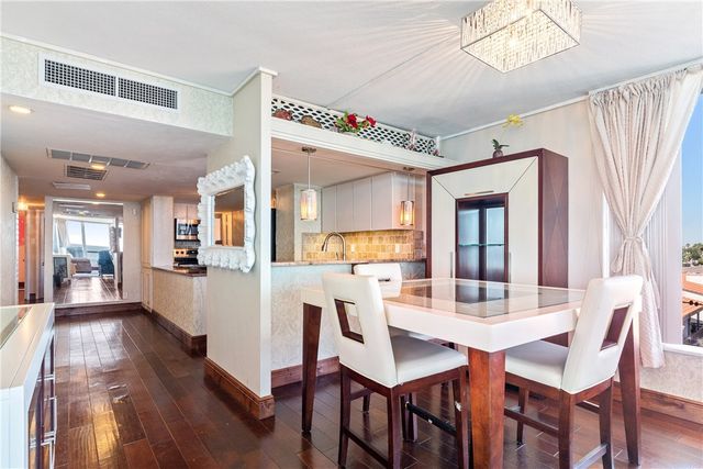 4302 Ocean Dr, Corpus Christi, TX 78412