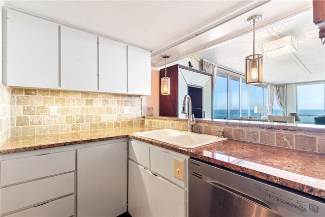 4302 Ocean Dr, Corpus Christi, TX 78412