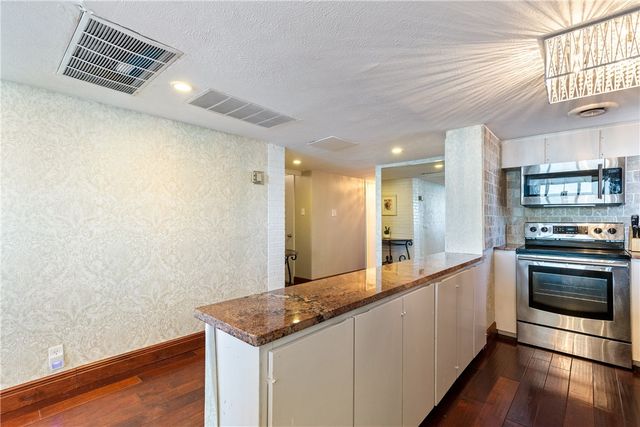 4302 Ocean Dr, Corpus Christi, TX 78412