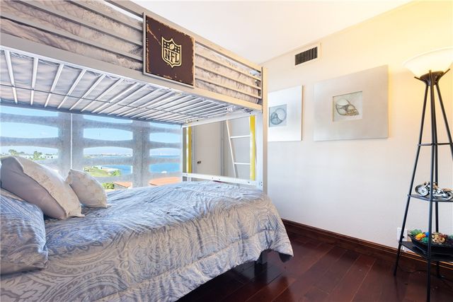 4302 Ocean Dr, Corpus Christi, TX 78412