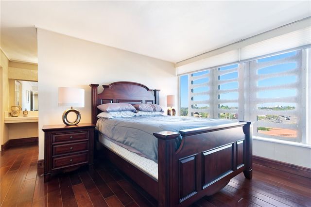 4302 Ocean Dr, Corpus Christi, TX 78412