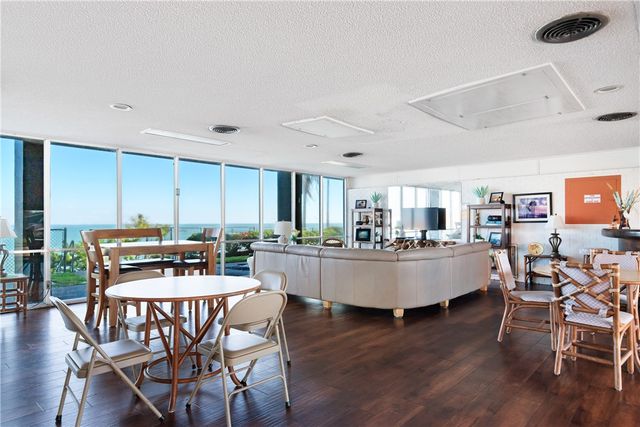 4302 Ocean Dr, Corpus Christi, TX 78412