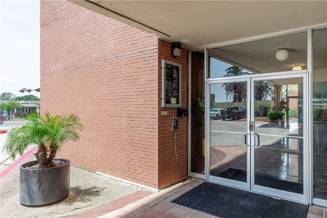 4302 Ocean Dr, Corpus Christi, TX 78412