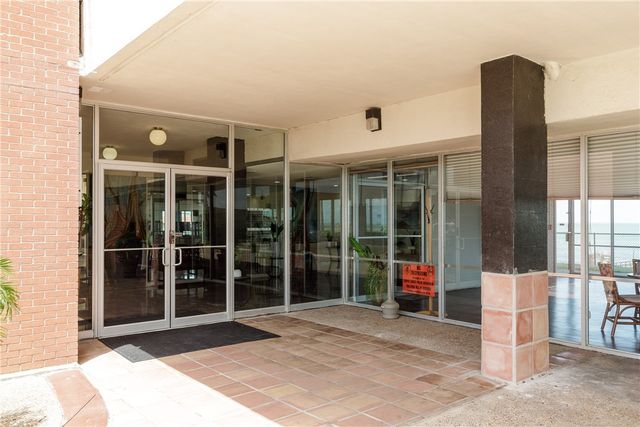 4302 Ocean Dr, Corpus Christi, TX 78412