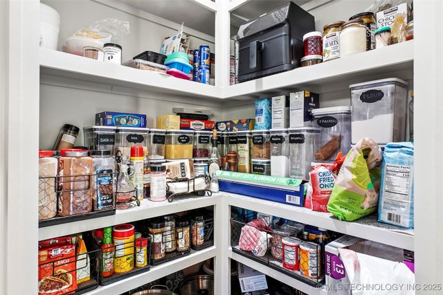 19148 E Chinquapin Drive, Catoosa, OK 74015