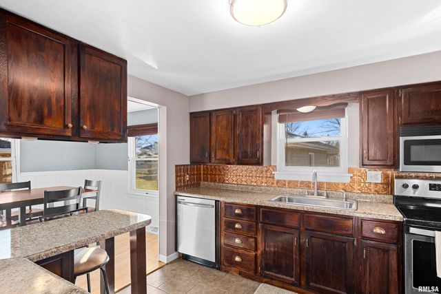 4931 N BEVALON Place, Peoria, IL 61614