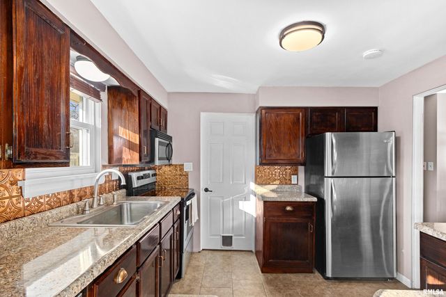 4931 N BEVALON Place, Peoria, IL 61614