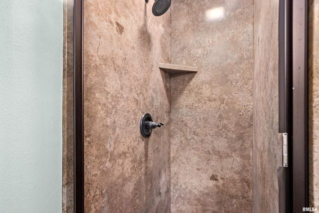 4931 N BEVALON Place, Peoria, IL 61614