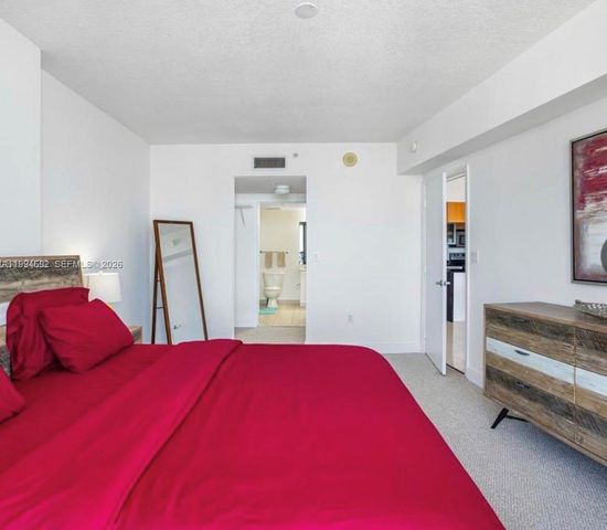 1750 N Bayshore Dr 5104, Miami, FL 33132