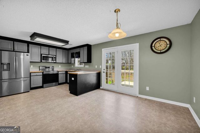 910 Ivy Hills Circle, Mount Airy, GA 30563