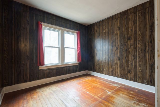 740 15th Avenue S, Clinton, IA 52732