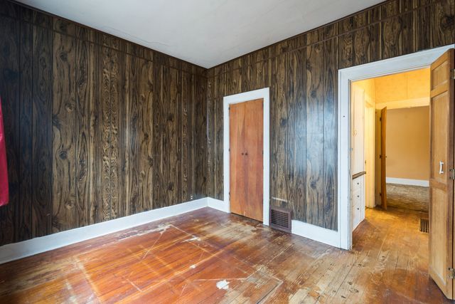 740 15th Avenue S, Clinton, IA 52732