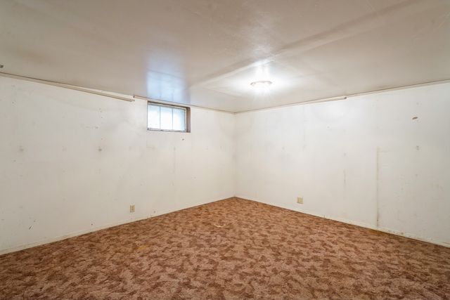 740 15th Avenue S, Clinton, IA 52732