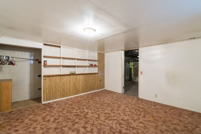 740 15th Avenue S, Clinton, IA 52732