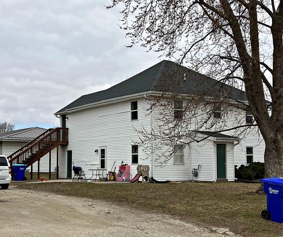 1000 3rd St. N.W., Independence, IA 50644