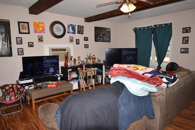 1000 3rd St. N.W., Independence, IA 50644