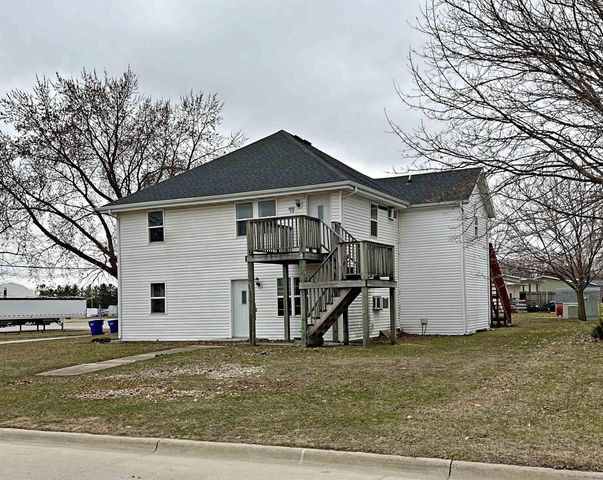 1000 3rd St. N.W., Independence, IA 50644