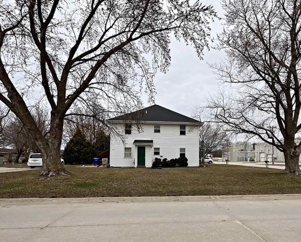 1000 3rd St. N.W., Independence, IA 50644