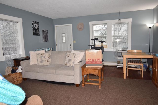 1000 3rd St. N.W., Independence, IA 50644