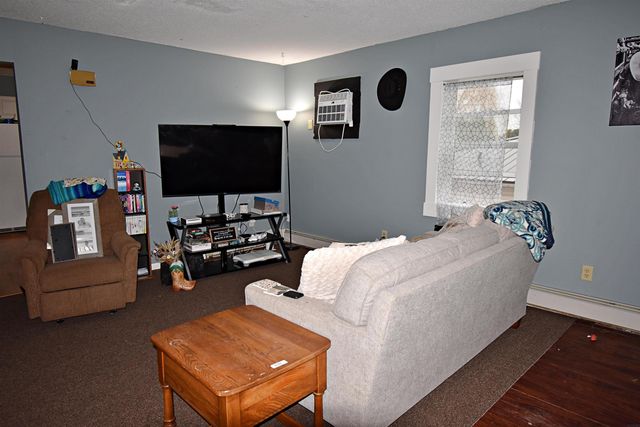 1000 3rd St. N.W., Independence, IA 50644