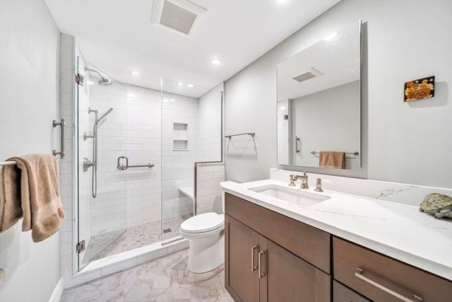 210 Nahanton St 417, Newton, MA 02459
