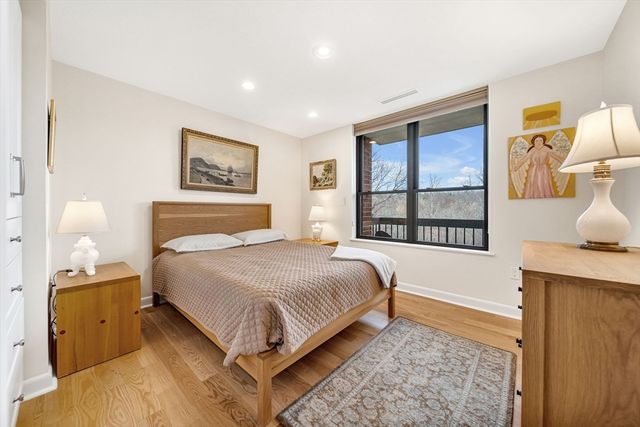 210 Nahanton St 417, Newton, MA 02459