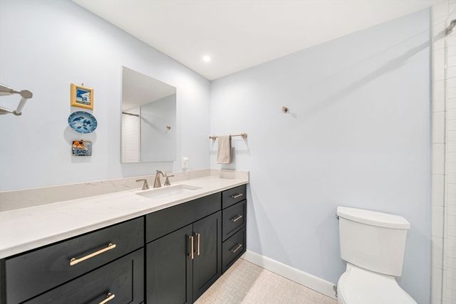 210 Nahanton St 417, Newton, MA 02459