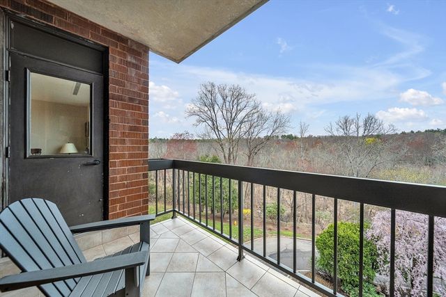 210 Nahanton St 417, Newton, MA 02459