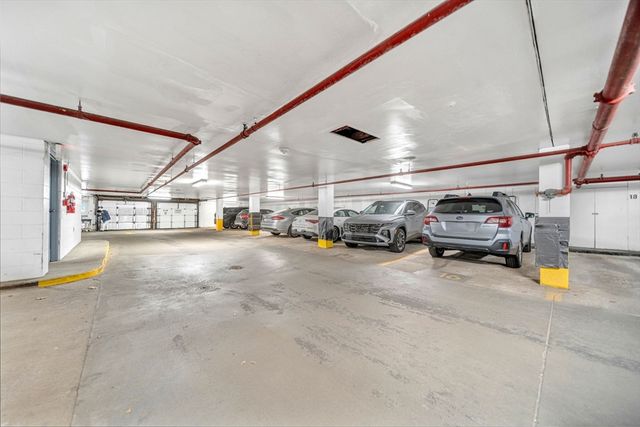 210 Nahanton St 417, Newton, MA 02459