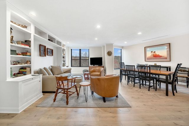 210 Nahanton St 417, Newton, MA 02459
