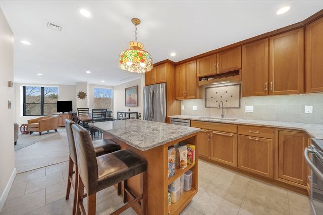 210 Nahanton St 417, Newton, MA 02459