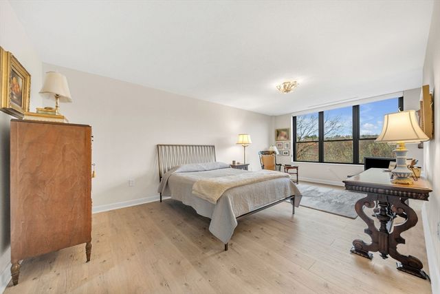 210 Nahanton St 417, Newton, MA 02459