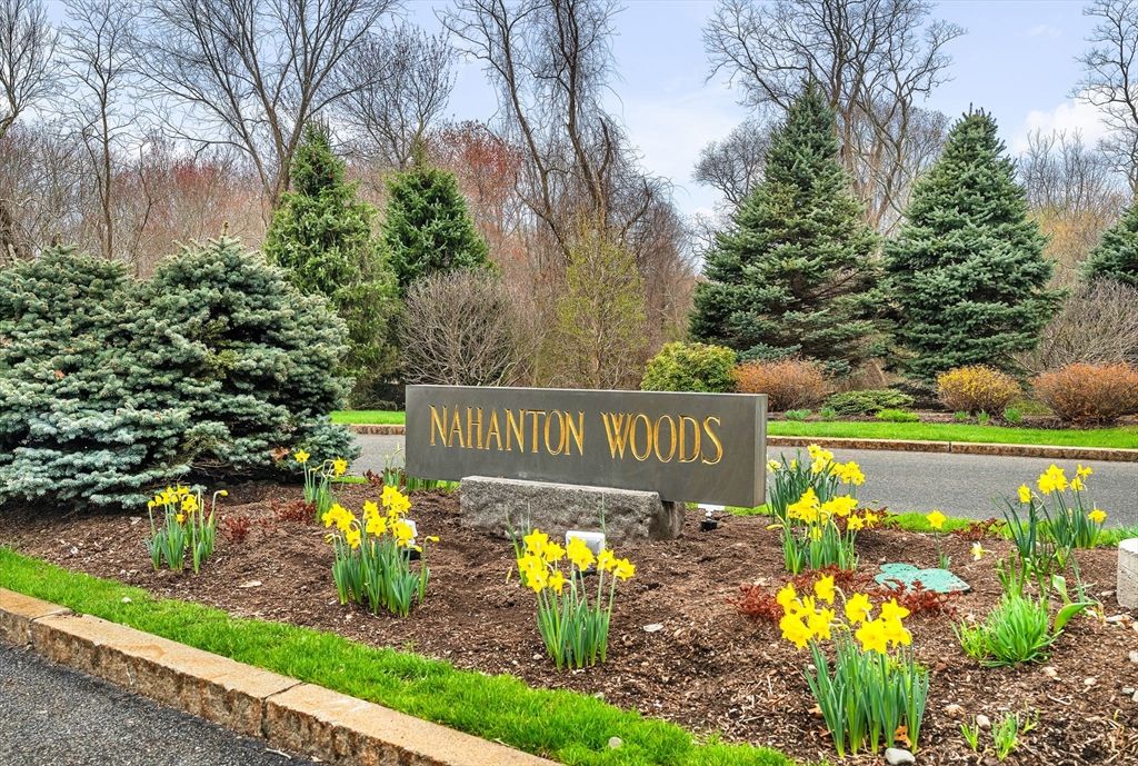 210 Nahanton St 417, Newton, MA 02459