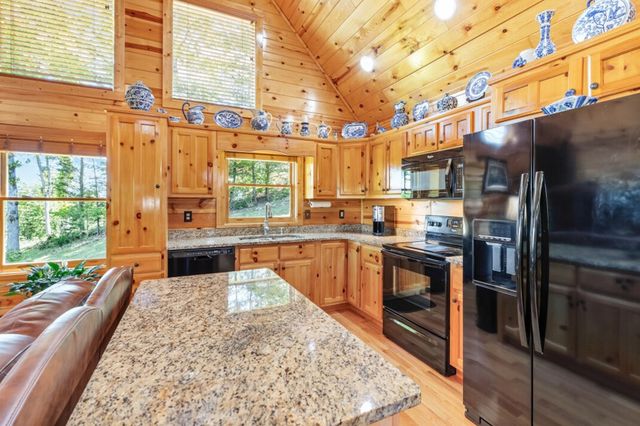 1055 Carolina Fox Circle, Murphy, NC 28906