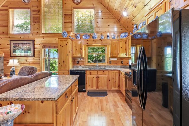 1055 Carolina Fox Circle, Murphy, NC 28906