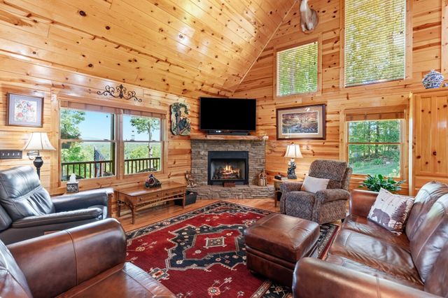 1055 Carolina Fox Circle, Murphy, NC 28906