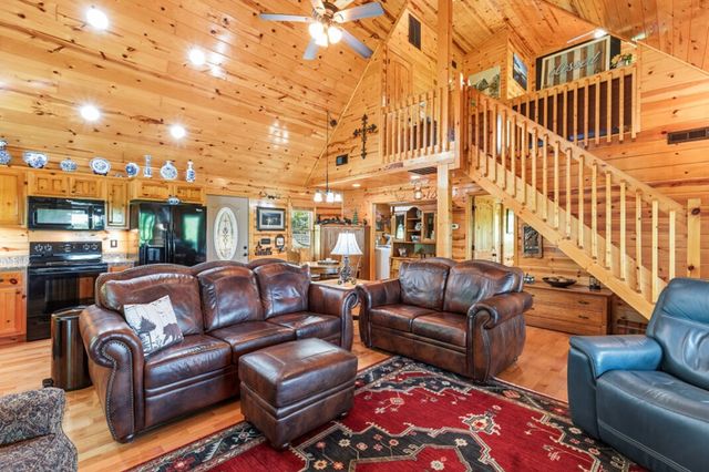 1055 Carolina Fox Circle, Murphy, NC 28906