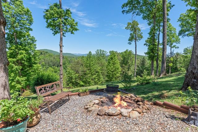 1055 Carolina Fox Circle, Murphy, NC 28906