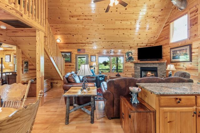 1055 Carolina Fox Circle, Murphy, NC 28906