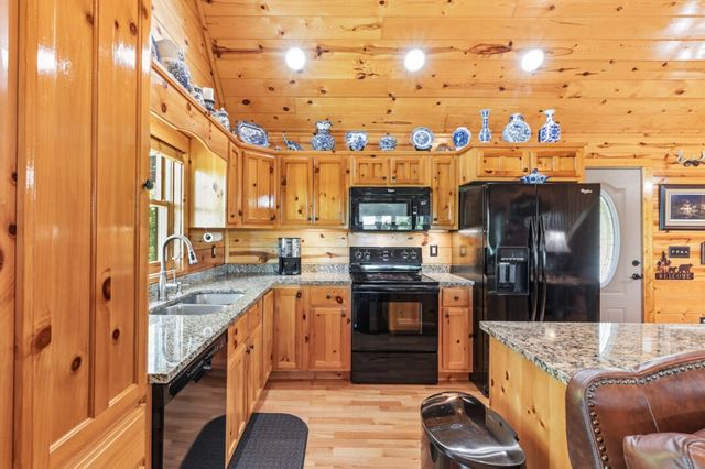 1055 Carolina Fox Circle, Murphy, NC 28906