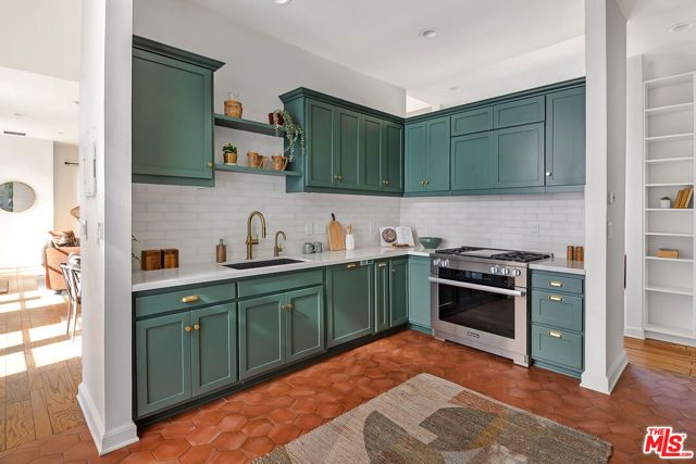 2640 N Commonwealth Avenue, Los Angeles, CA 90027