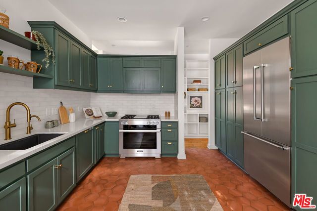 2640 N Commonwealth Avenue, Los Angeles, CA 90027