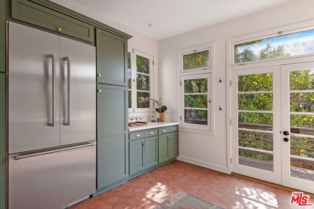 2640 N Commonwealth Avenue, Los Angeles, CA 90027