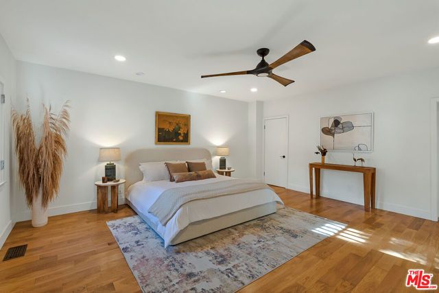 2640 N Commonwealth Avenue, Los Angeles, CA 90027