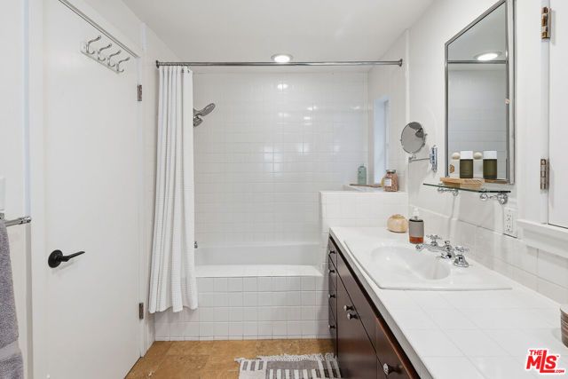 2640 N Commonwealth Avenue, Los Angeles, CA 90027