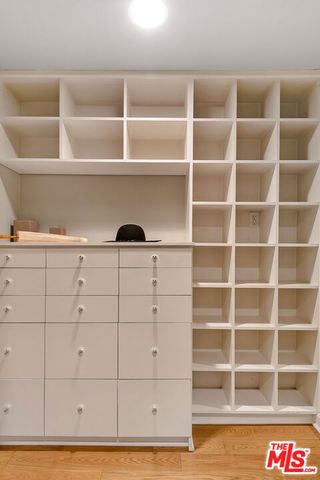 2640 N Commonwealth Avenue, Los Angeles, CA 90027